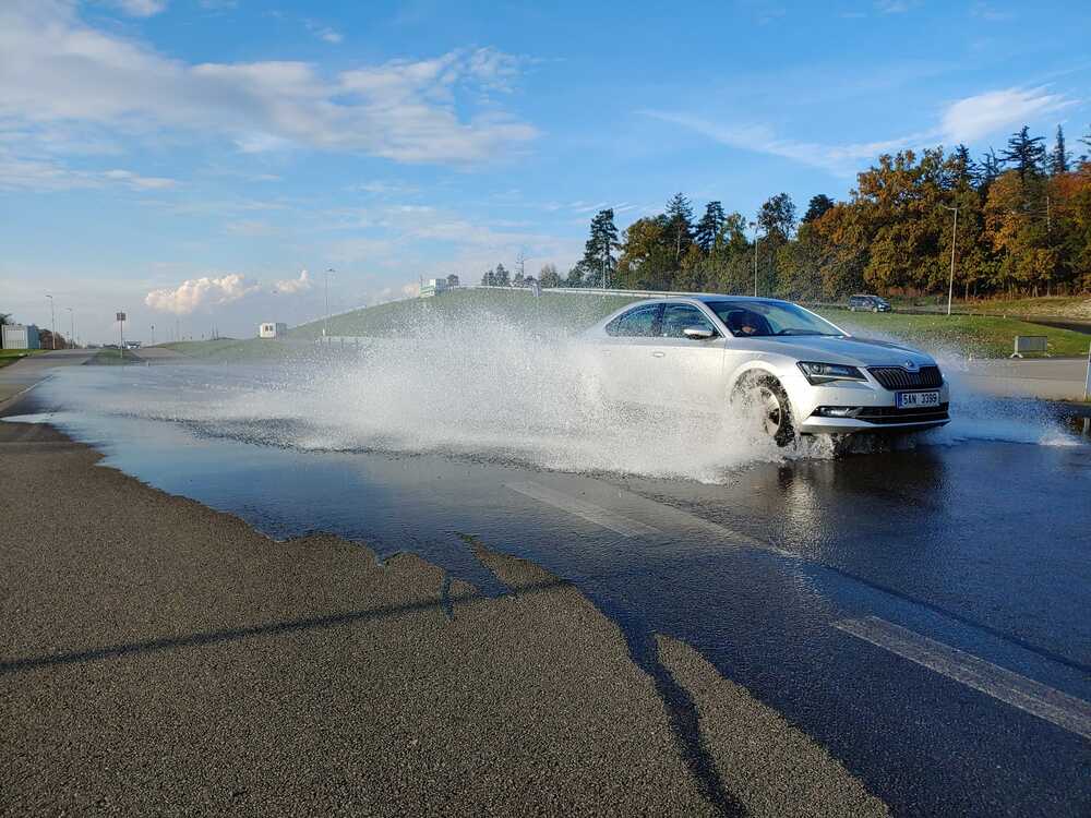 aquaplanning na kurzu školy smyku ve Vysokém Mýtě